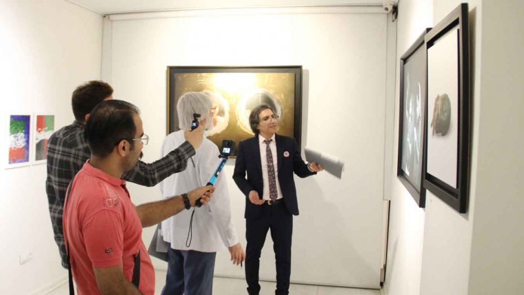 تصویربرداری از آثار هنری سهراب نعیمی در نمایشگاه (از سینه ام بپرس)