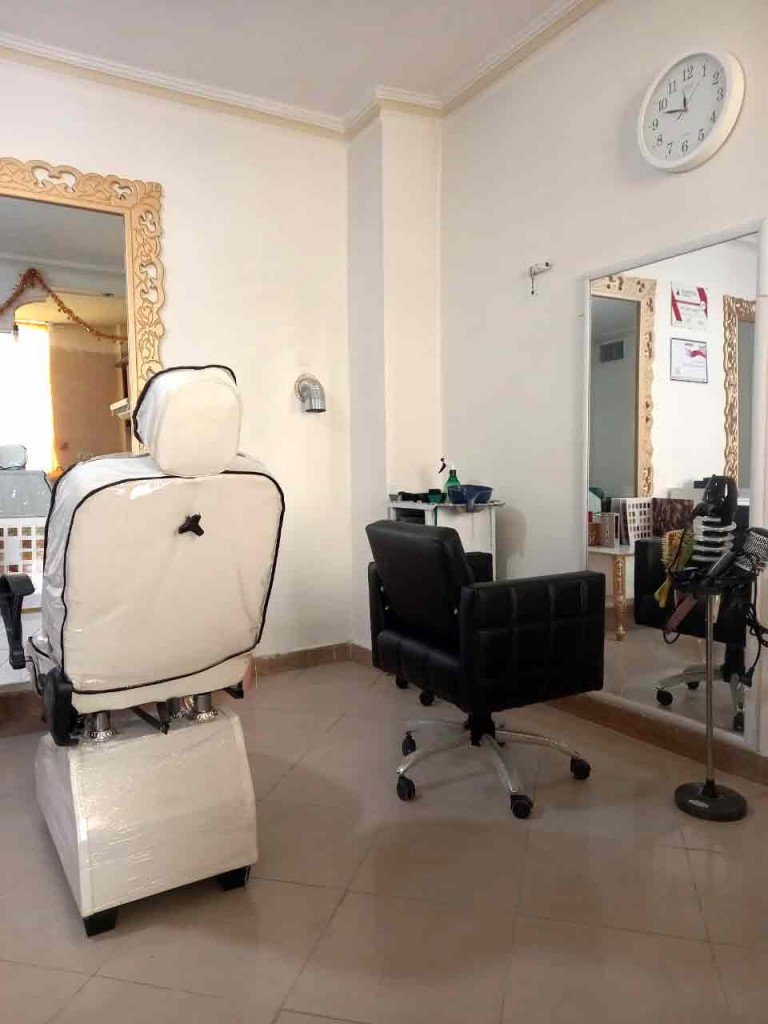 سالن زیبایی آرایشگاه بانوان زنانه شرق تهران Hair Salons کوتاهی مو خدمات ناخن میکروبلیدینگ