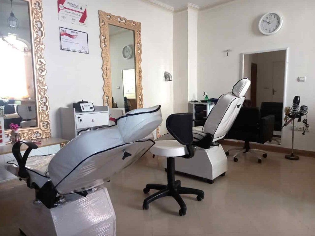 سالن زیبایی آرایشگاه بانوان زنانه شرق تهران Hair Salons کوتاهی مو خدمات ناخن میکروبلیدینگ