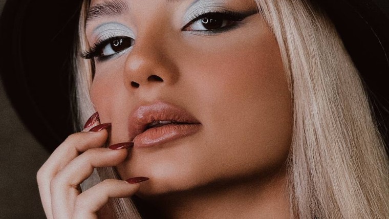 آتلیه عکاسی خانوادگی با حضور عکاس بانوی حرفه ای (استودیو الیزه ۰۹۳۹۵۹۵۹۰۵۵)