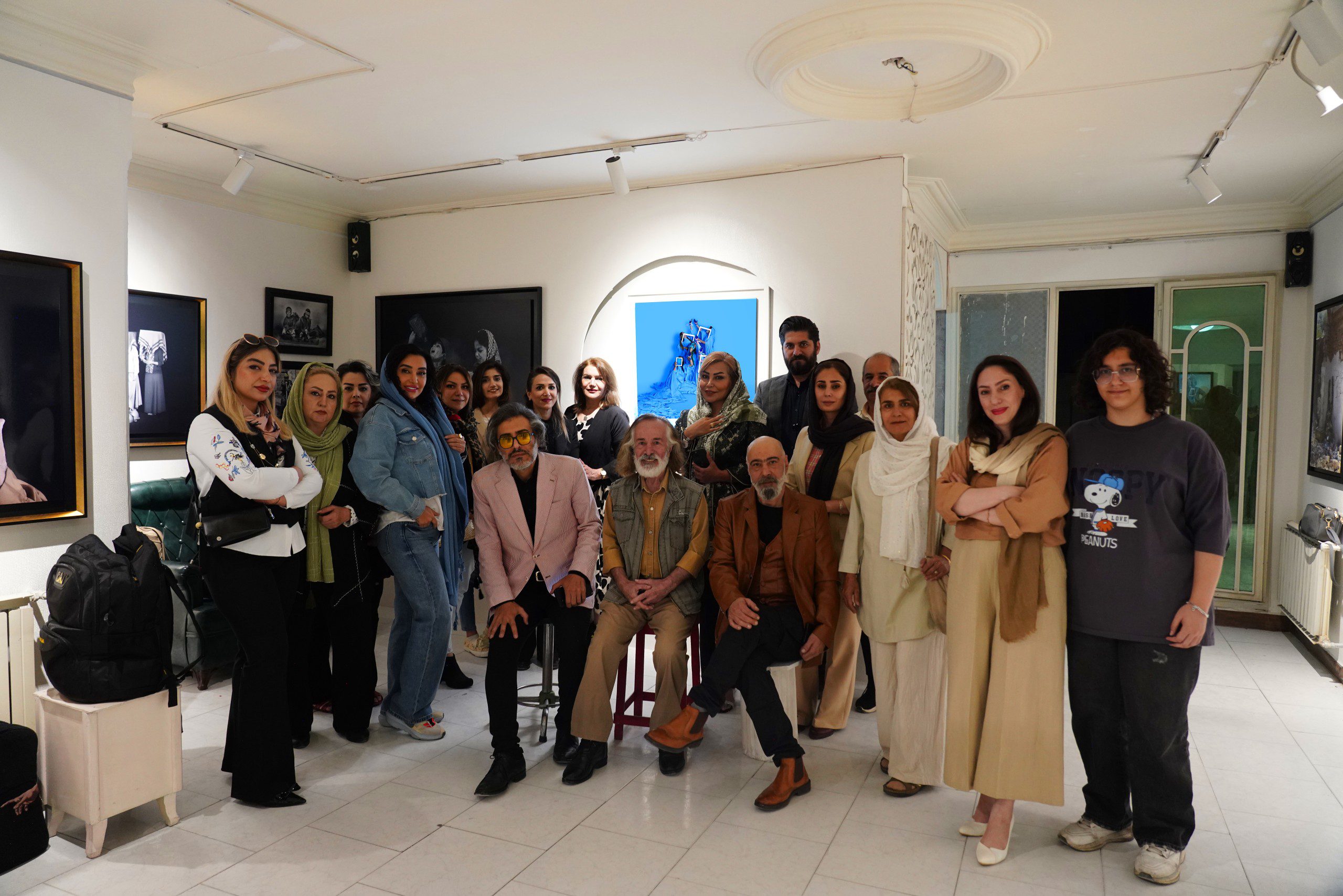 ملاقات جمعی از هنرمندان و فرهیختگان با سهراب نعیمی پس از گذراندن یک سال درمان و رونمایی از جدیدترین عکس